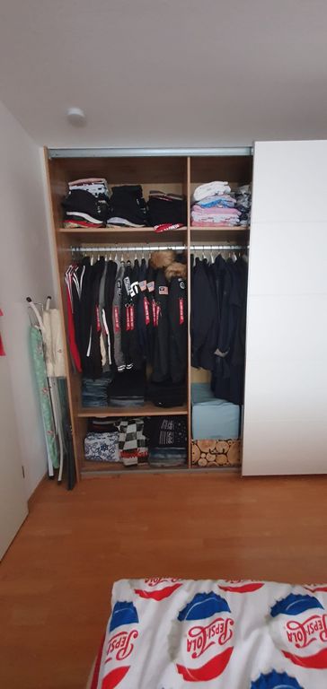 Kleiderschrank 
