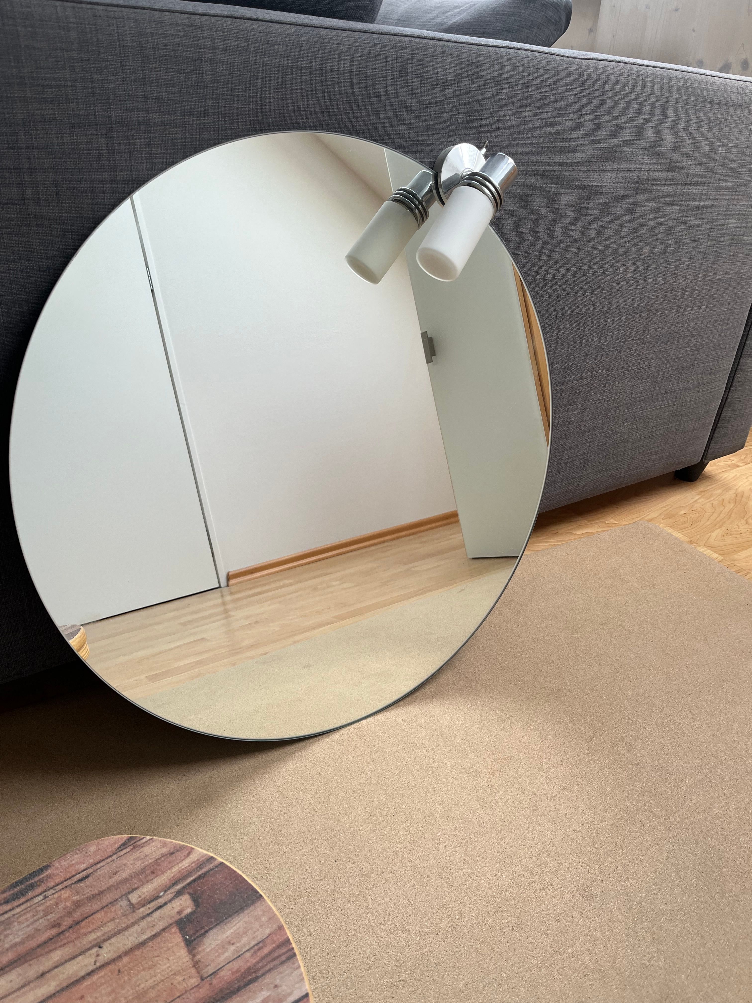 Spiegel mit Beleuchtung 