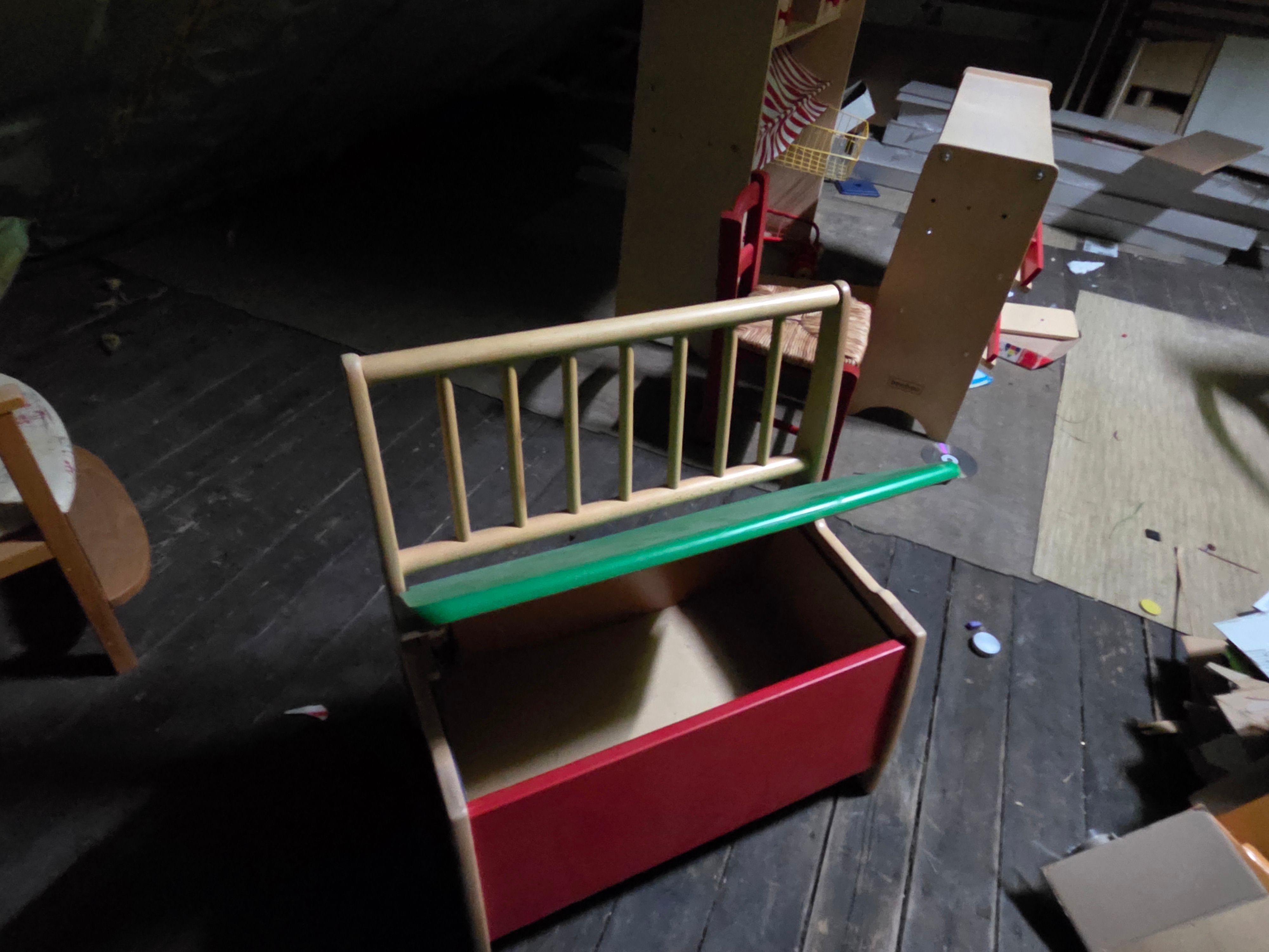 Kinderspielzeug / Kindermöbel