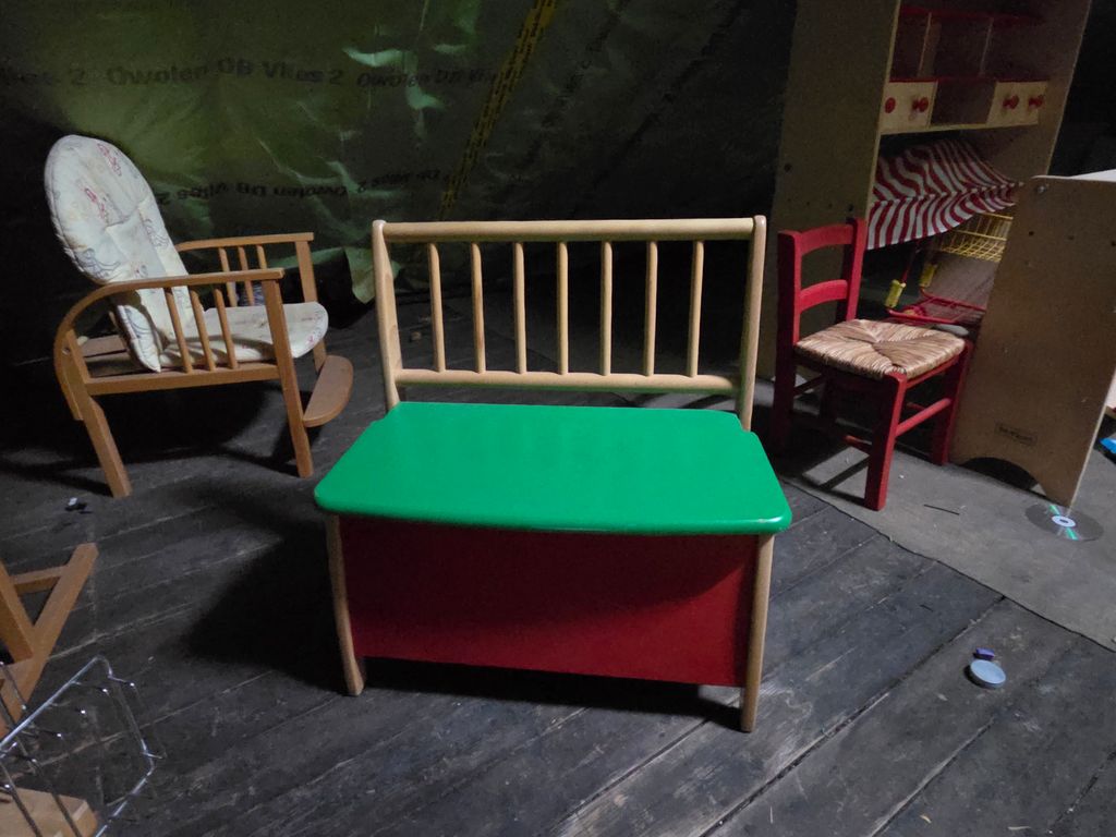 Kinderspielzeug / Kindermöbel