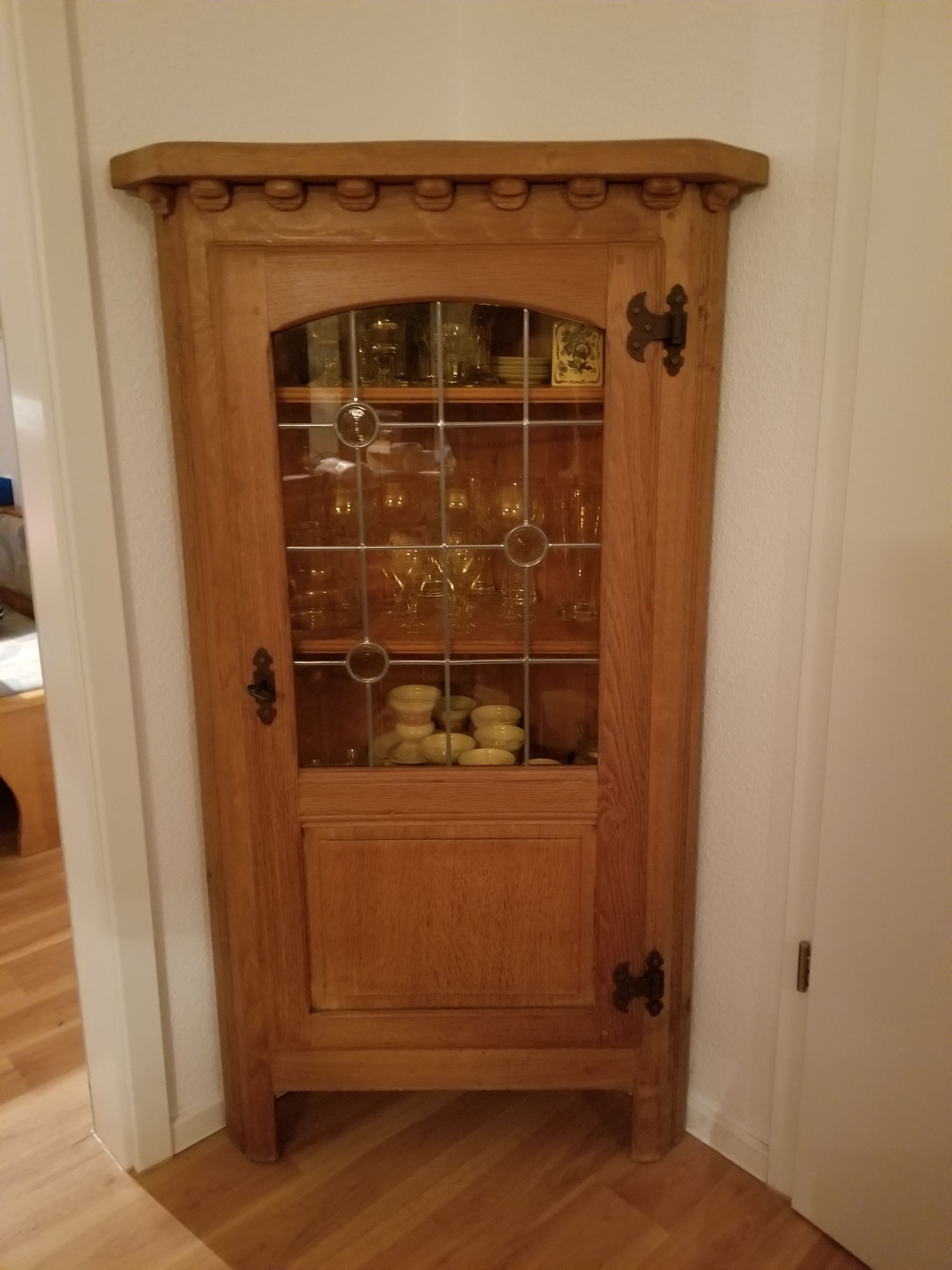 Eckschrank, neuwertig