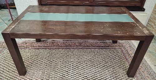 Esstisch mit Glasplatte