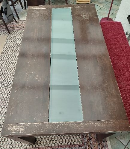 Esstisch mit Glasplatte