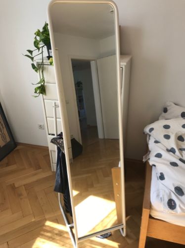 Standspiegel Ikea mit Kleiderstange 