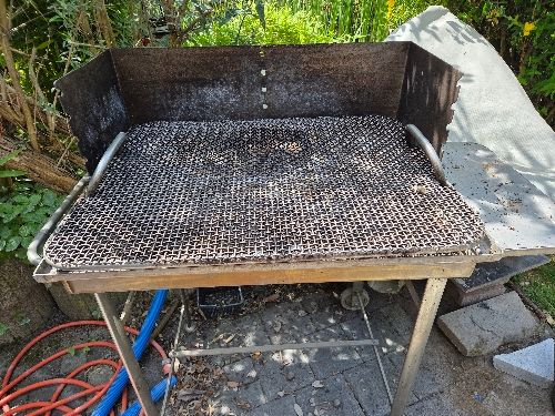 Holzkohlegrill