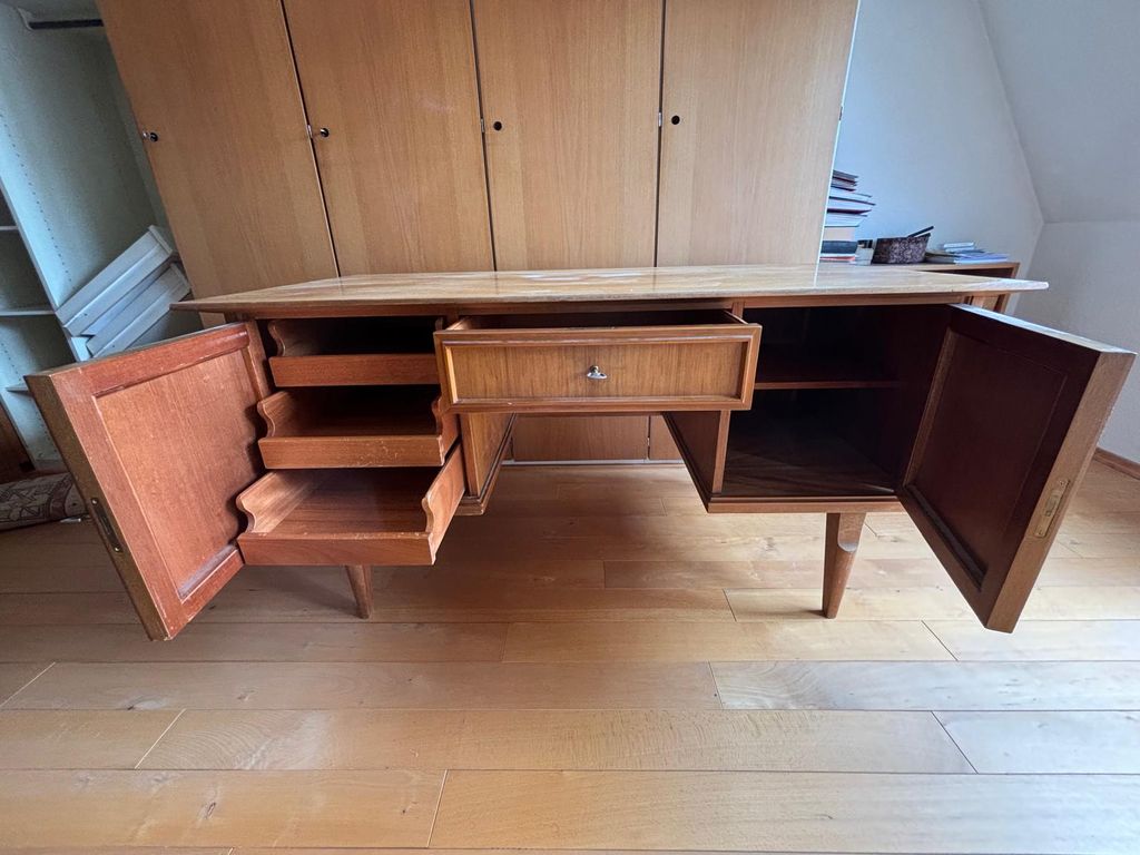 Schreibtisch