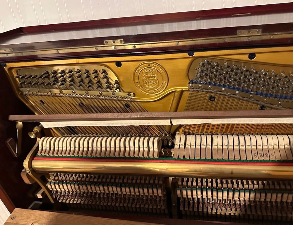 Klavier antik zu verschenken- muss gestimmt werden 