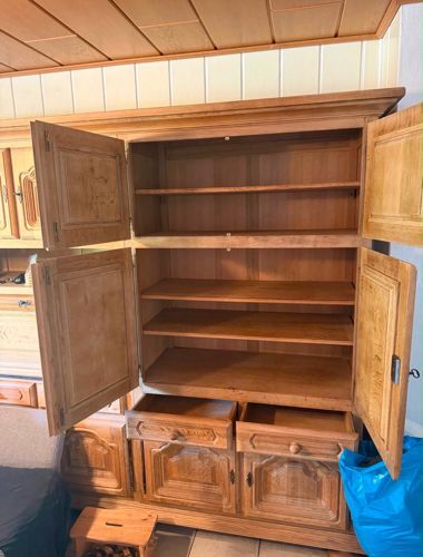 Wohnzimmerschrank