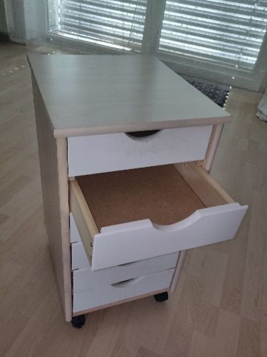 Schubladen-Schränkchen zu verschenken 