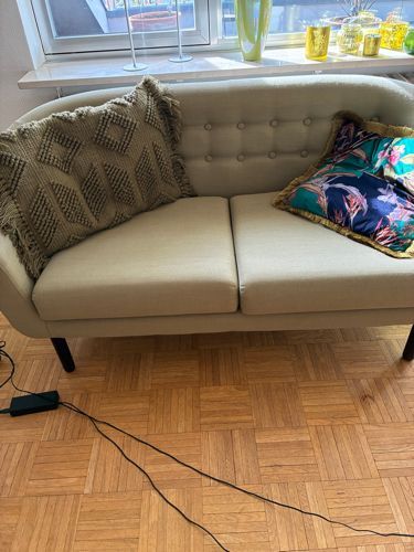 Kleines Sofa,etwas ausgebleicht durch Sonne,zu verschenken 