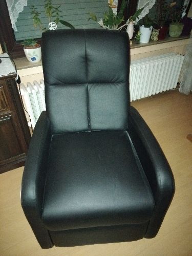 1Fersehsessel Manuel  1coktailsessel mit Macken und 1Stehventilator