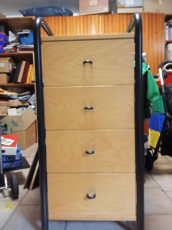Schubladenschrank gegen Abholung zu verschenken