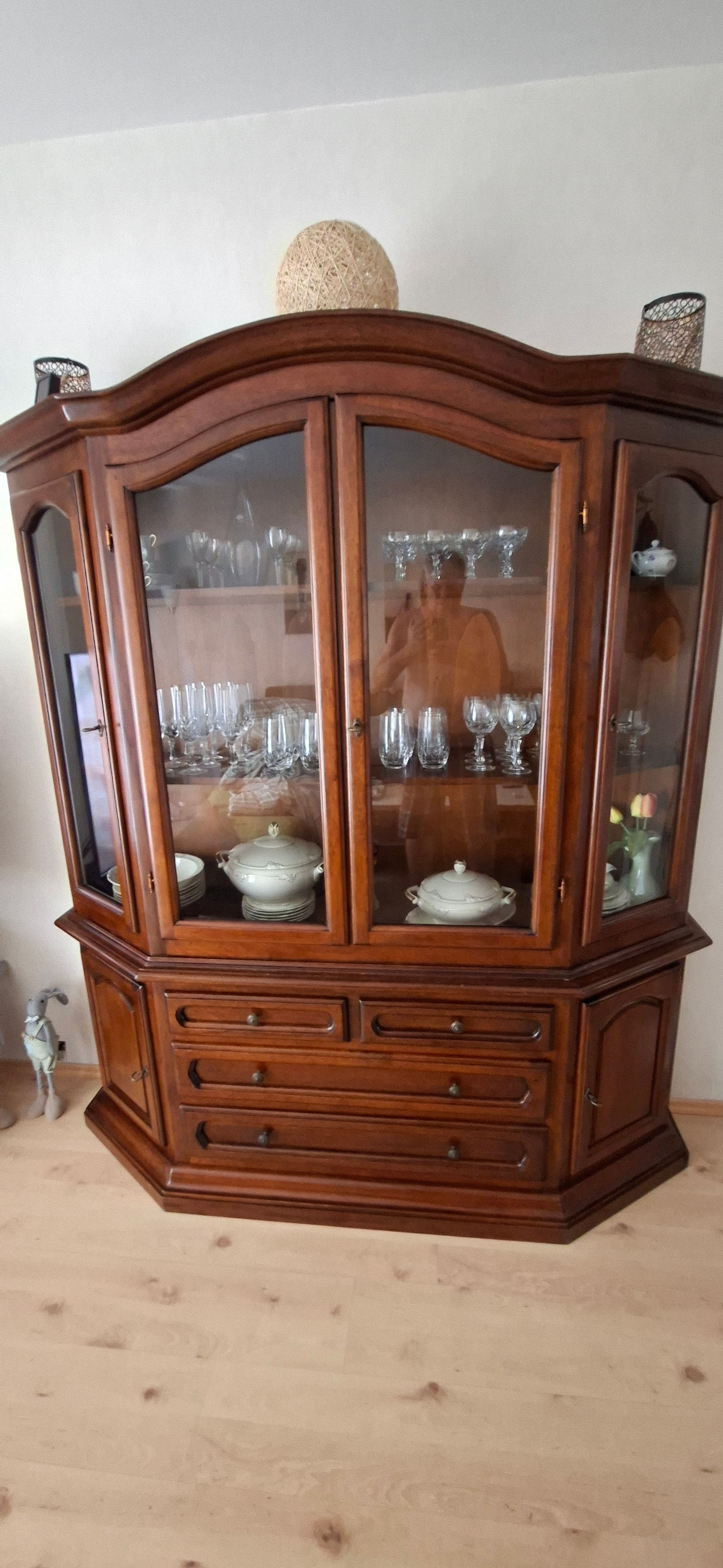 Vitrinenschrank Nussbaum 