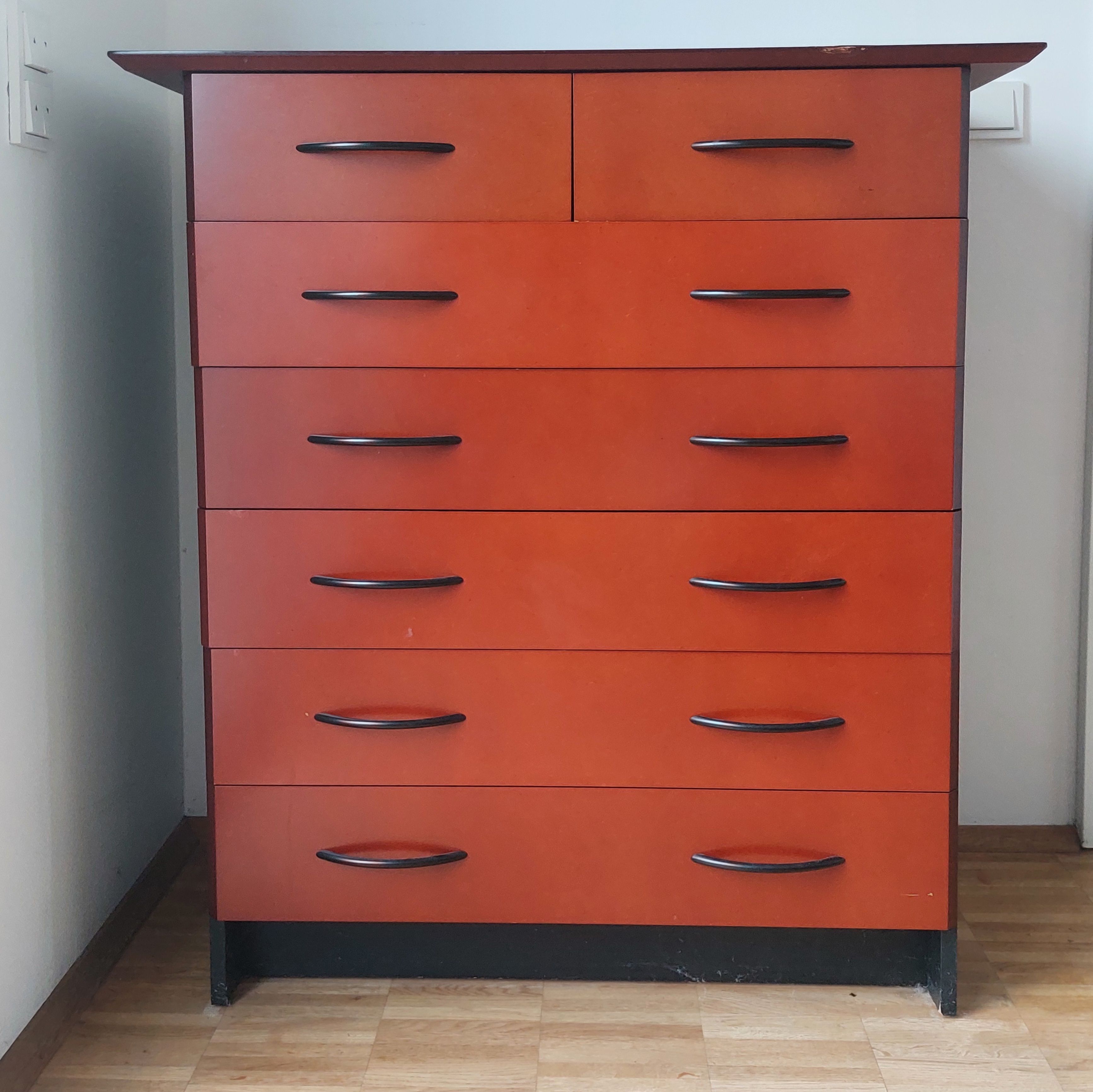 Kommode mit Schubladen