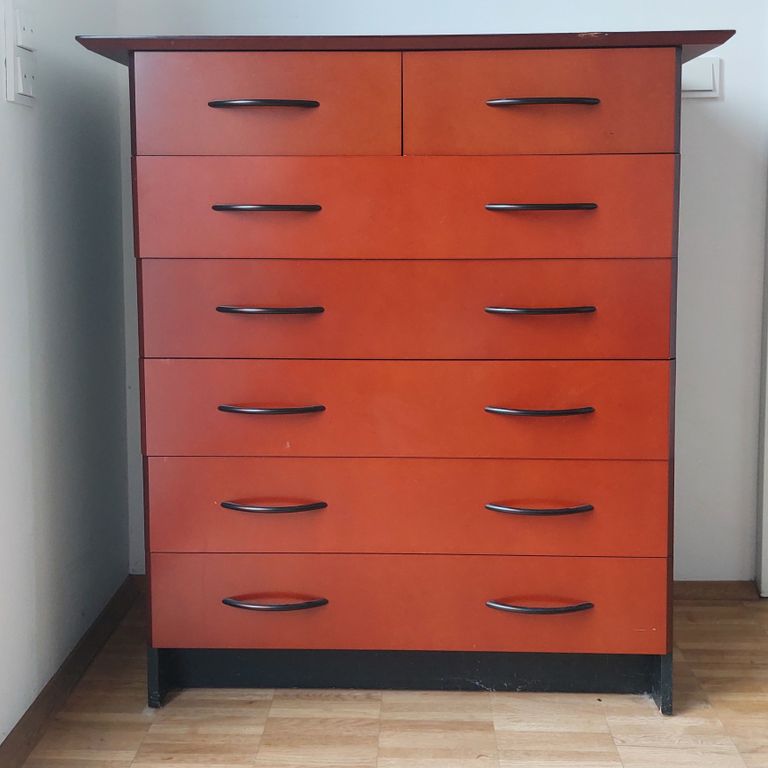 Kommode mit Schubladen