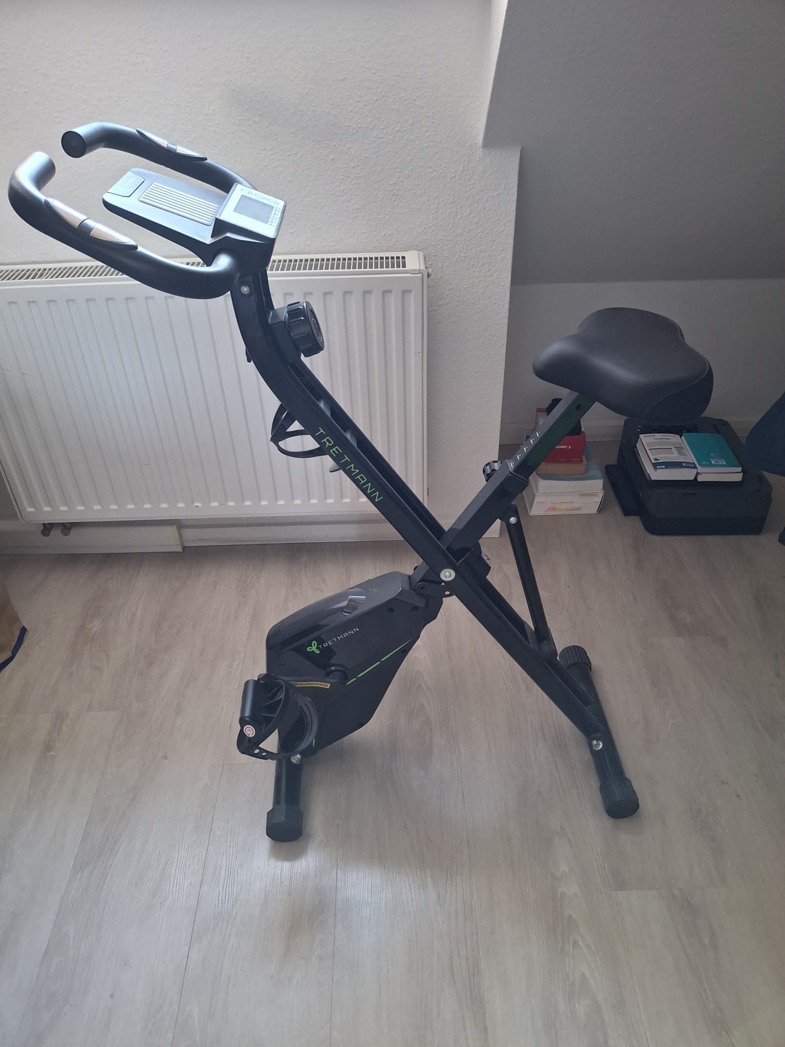 Klappbares Heimtrainer-Fahrrad
