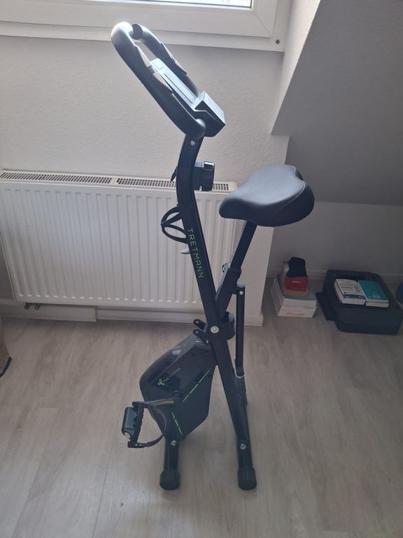 Klappbares Heimtrainer-Fahrrad