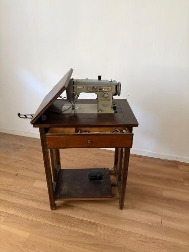Nähmaschine  zu Verschenken 