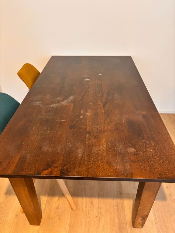 Holztisch 